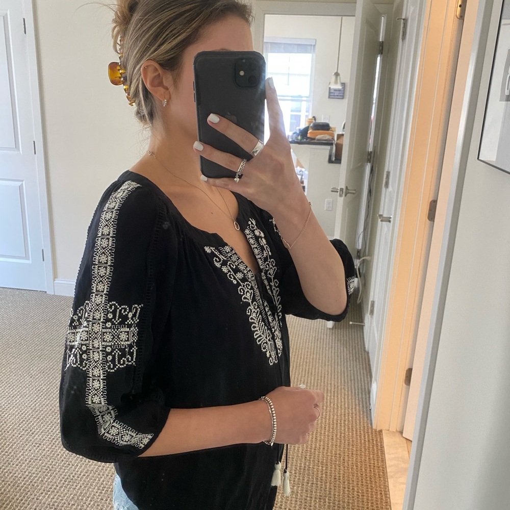 Flowy Blouse - Picture 3 of 4